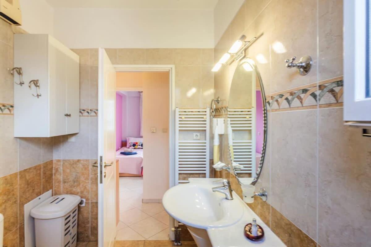 Spacious Urban Haven-Family Home, Perfect Location Kalamata Exterior photo